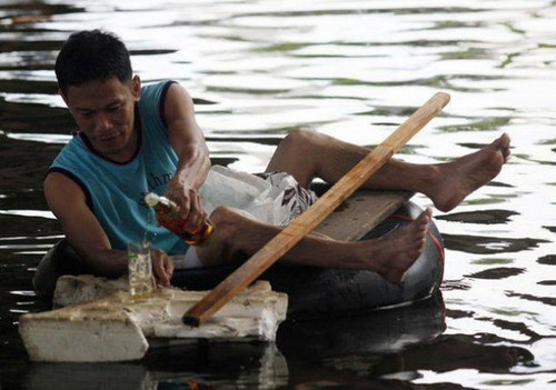 ขำขำ กิจกรรมยามว่าง ในช่วงน้ำท่วม ในหลายประเทศทั่วโลก 