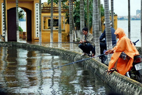 ขำขำ กิจกรรมยามว่าง ในช่วงน้ำท่วม ในหลายประเทศทั่วโลก 