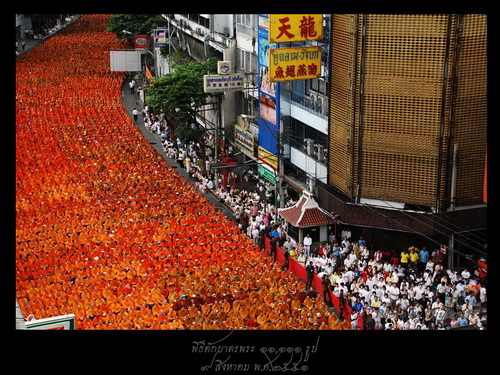 ตักบาตรพระ 11,111 รูป ที่เยาวราช