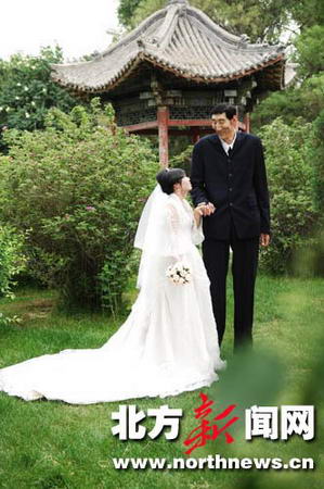 มาดูชายที่สูงที่สุดในโลกแต่งงานกัน!! 