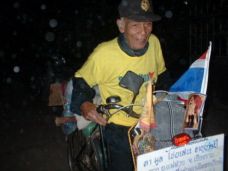 คุณตาอายุ 71 ปั่น(ถีบ)จักรยานจากแม่สาย-กรุงเทพ