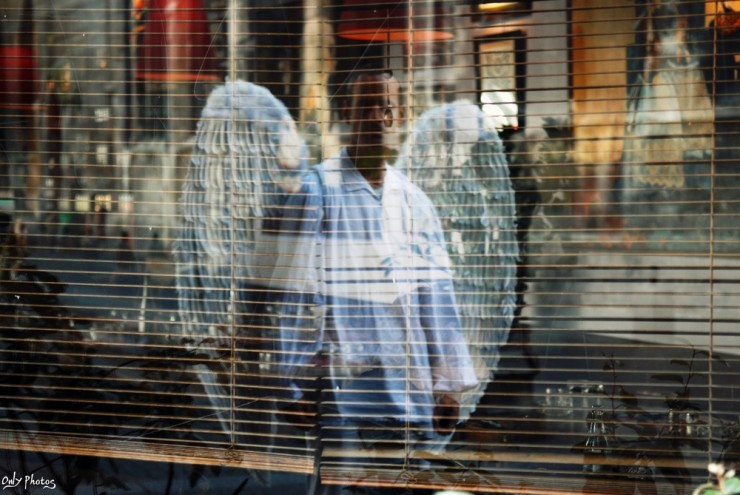 An actor street Parisian