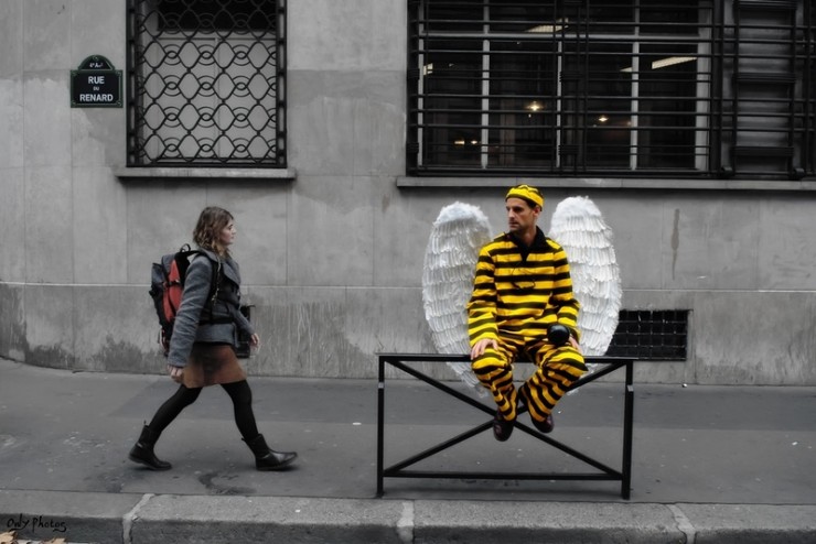 An actor street Parisian