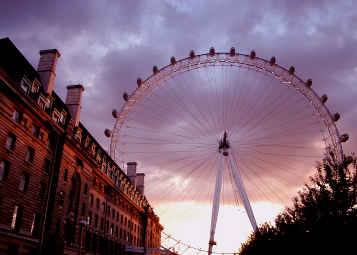London eye  รถไฟเหาะยามคํ่าคืน