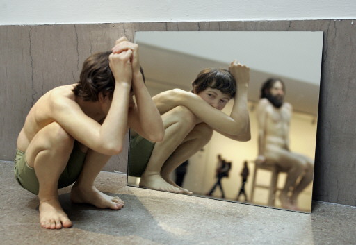 ภาพนี้ชื่อว่า "Crouching Boy in Mirror"