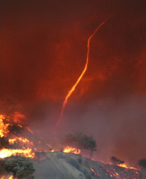 รูปเพลิงหมุน ที่เกิดขณะเกิดไฟป่า