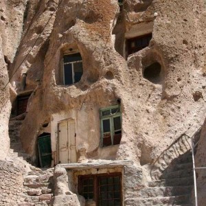 บ้านหินเก่าแก่อายุกว่า 700 ปี