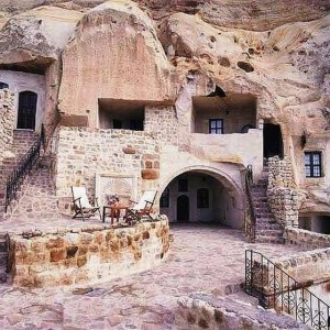 บ้านหินเก่าแก่อายุกว่า 700 ปี