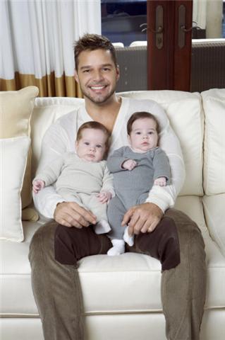 Ricky Martin & his twins‏