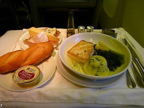 อาหารมื้อ first class บนเครื่องบิน