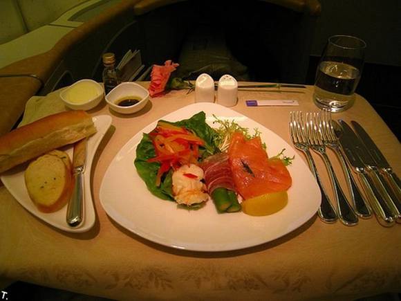 อาหารมื้อ first class บนเครื่องบิน