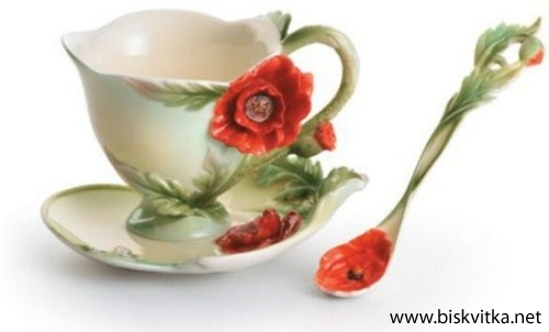 รูปภาพ จิบชาร้อนๆ พร้อมแก้วรูปมวลดอกไม้ แก้วสวยสุดหรู 