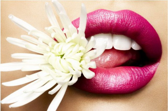 Beautiful lips make-up (1)