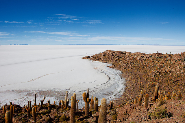  ทะเลทรายเกลือ Salar de Uyuni กระจกแผ่นใหญ่ที่สุดในโลก 