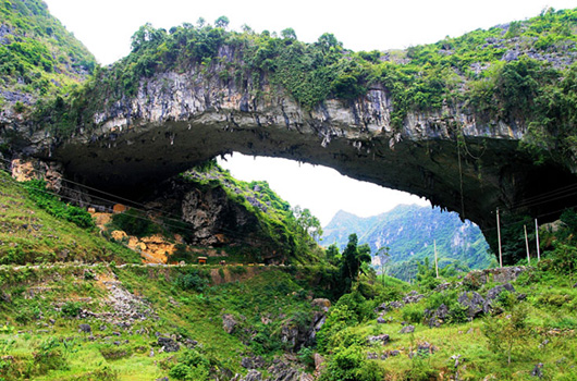 ซุ้มประตูหิน สะพานอมตะเจี่ยงโจว เมือง Jiangzhou 