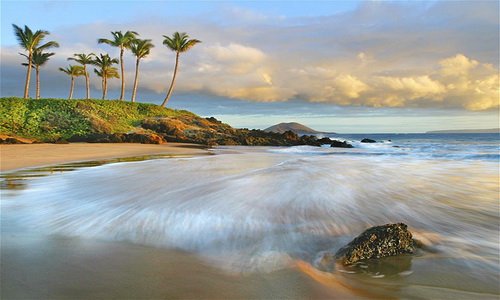 ชายหาดแห่งหนึ่งบนเกาะ Maui ฮาวาย