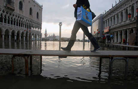 //Photographs of Venice Floods //