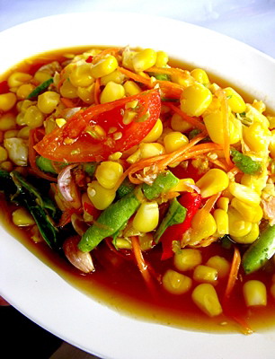 9.ส้มตำข้าวโพด.