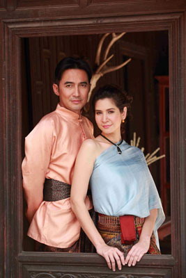 ดาราละครคู่ ชาย-หญิง ใส่ชุดไทยโบราณ