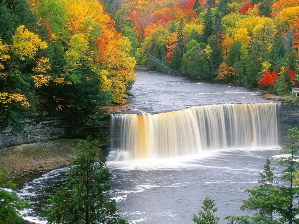 Tahquamenon Falls Upper Falls, Upper Peninsula, Michigan