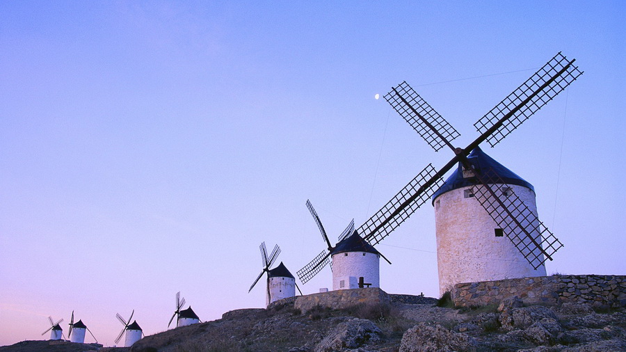 9. Tower Windmills in Consuegra