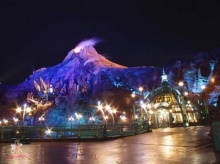 รูปแสงไฟใน Disney Land ตอนกลางคืน 