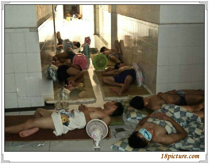 หอพักนักเรียนในจีน เขานอนกันแบบไม่ธรรมดาจริงๆ 