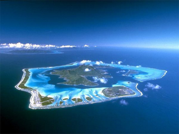 เกาะโบราโบร่า (หมู่เกาะที่ได้ชื่อว่าสวยที่สุดในโลก)