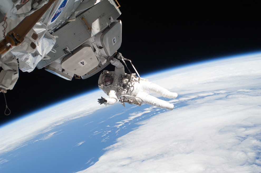 ● ภาพถ่ายจากอวกาศ Spacewalks NASA ●