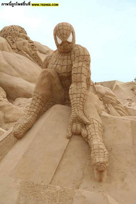 รังสรรค์งานศิลป์จากผืนทราย