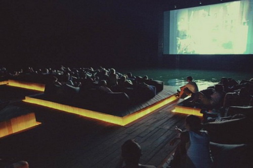 ดูหนังกลางทะเล กับโรงภาพยนตร์ลอยน้ำ