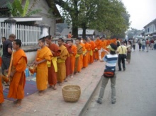 ไปซึมซับบรรยากาศแสนอบอุ่นและเงียบสงบที่หลวงพระบางกัน