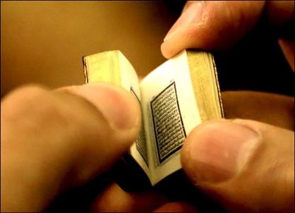 หนังสือที่เล็กที่สุดที่เขียนด้วยลายมือ