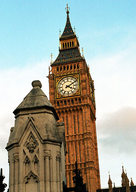 หอนาฬิกาบิ๊กเบน ศูนย์กลางกรุงลอนดอน ประเทศอังกฤษ