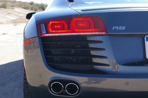 Audi R8... ไปขับเล่นสักคันไหมครับ???