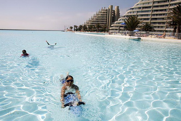 \"สระว่ายน้ำ\" ที่ใหญ่ที่สุดในโลก ติดชายหาดสวยๆ!!\" Biggest Swimming pool in the world