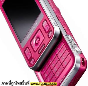 มือถือ สีชมพู จาก  Sony Ericsson