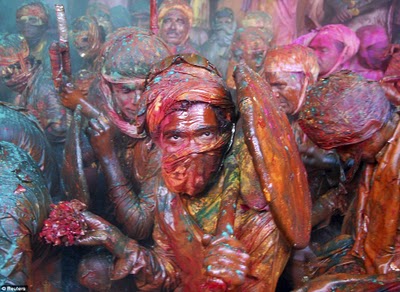 ♣ เทศกาล ที่มี สีสันที่สุดในโลก ( Lathmar Holi ) ♣ 