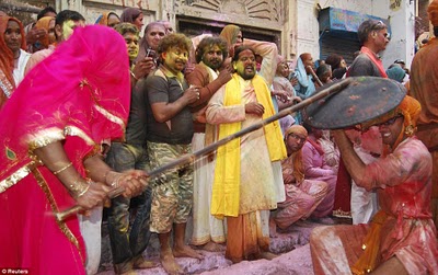 ♣ เทศกาล ที่มี สีสันที่สุดในโลก ( Lathmar Holi ) ♣ 