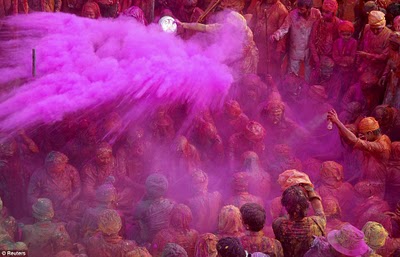 ♣ เทศกาล ที่มี สีสันที่สุดในโลก ( Lathmar Holi ) ♣ 