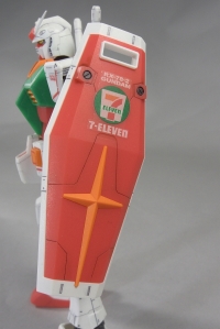 Gundam RX78-2  ถูก 7-Eleven จับมาแล้ว