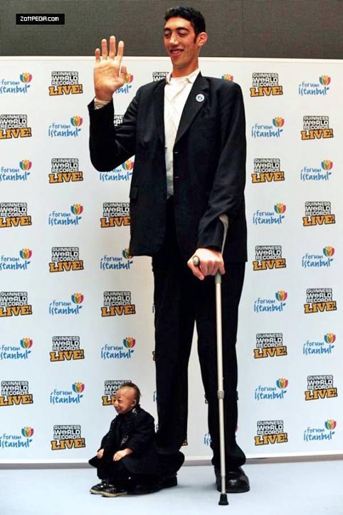 เมื่อคนตัวเล็กที่สุด กับ คนตัวสูง ที่สุดในโลกมาเจอกัน
