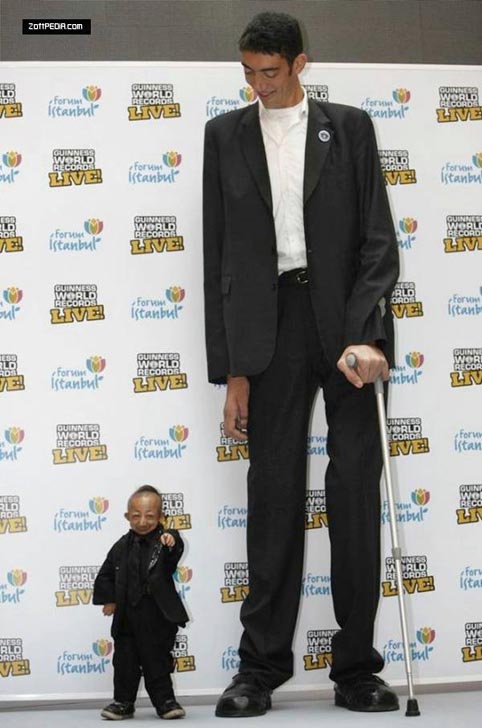 เมื่อคนตัวเล็กที่สุด กับ คนตัวสูง ที่สุดในโลกมาเจอกัน