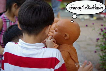 ตามเด็กๆ ไปทำบุญกันเถอะ...