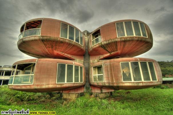 The Ufo House ( Sanjhih , Taiwan )