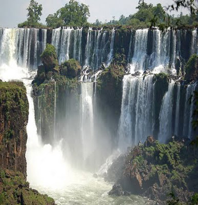 1.The Iguazu Waterfalls, Argentina-Brazil Border, S. America