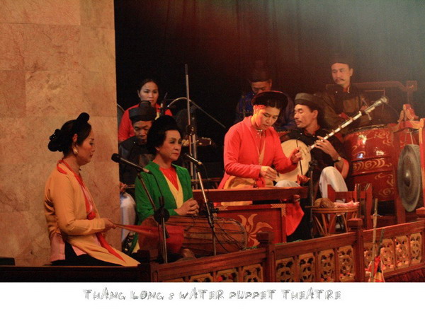 Thang Long water puppet theatre ละครหุ่นน้ำที่ฮานอย