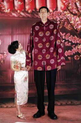 มาดูชายที่สูงที่สุดในโลกแต่งงานกัน!!