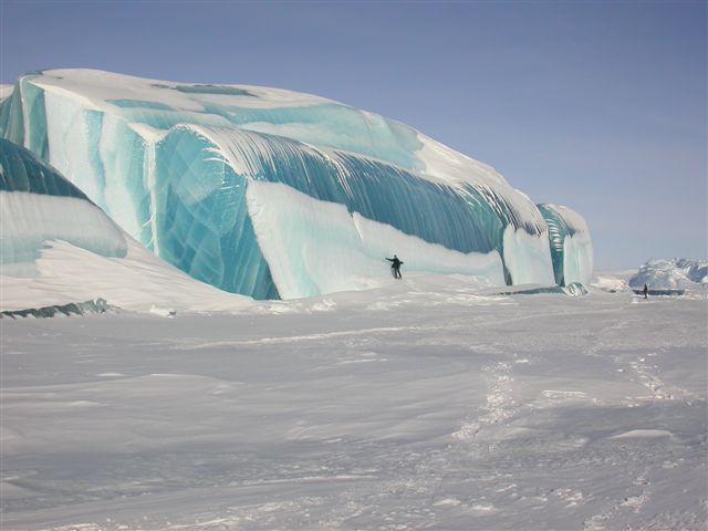 Amazing \"Striped\" Icebergs♡