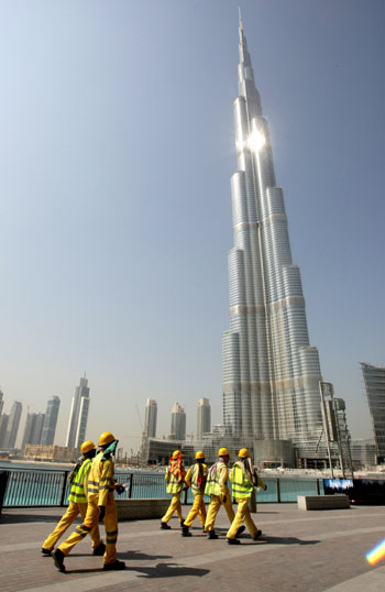 ตึกที่สูงที่สุดในโลก อาคารระฟ้าในดูไบพร้อมเปิดใช้งานแล้ว